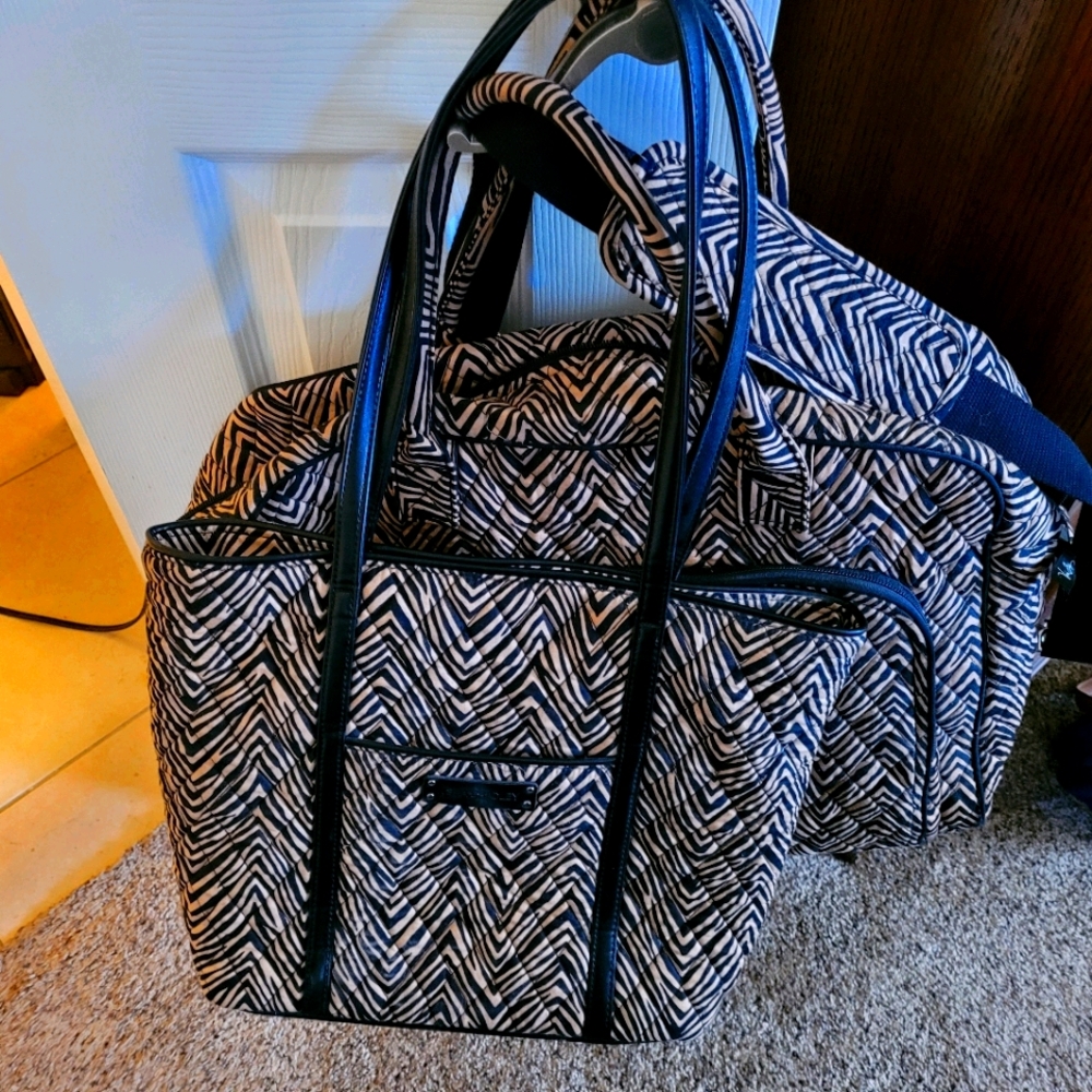 Weekender bag & matching cosmetic case & tote